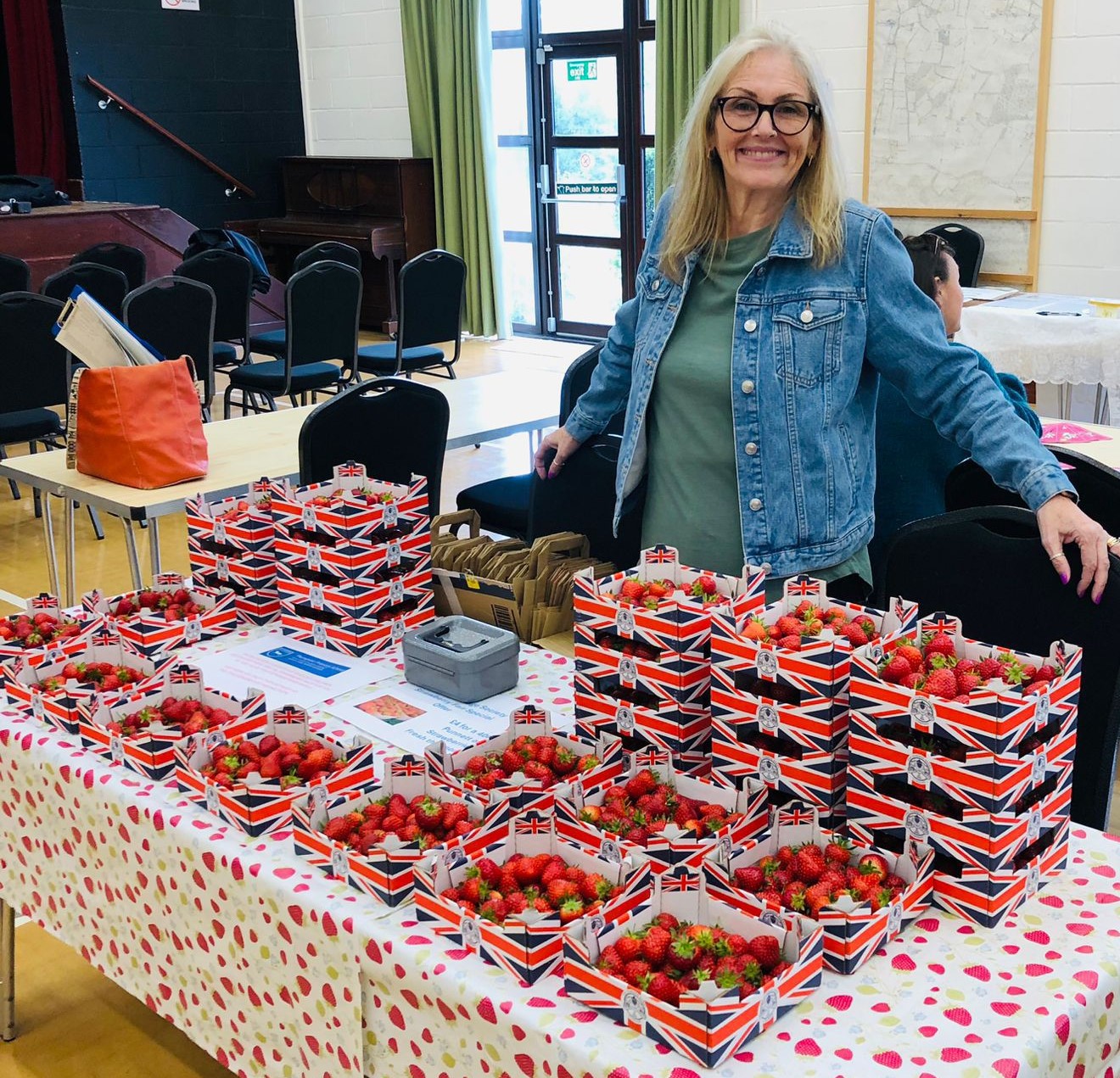 Angie Cool Strawberry Stall